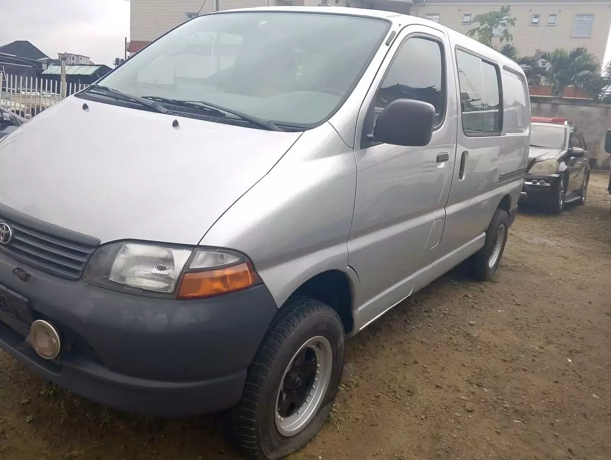 Toyota Hiace   - 2004