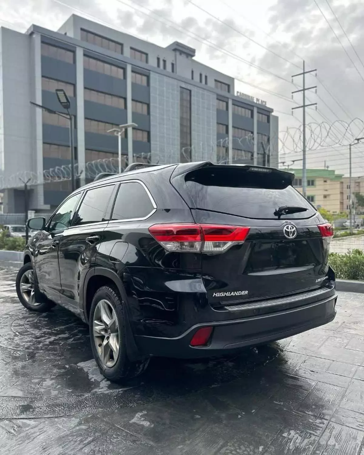 Toyota Highlander   - 2017