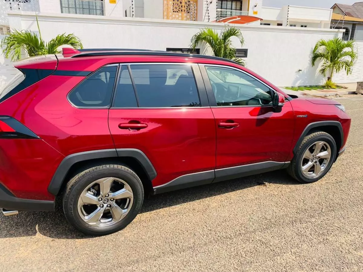 Toyota RAV 4   - 2019