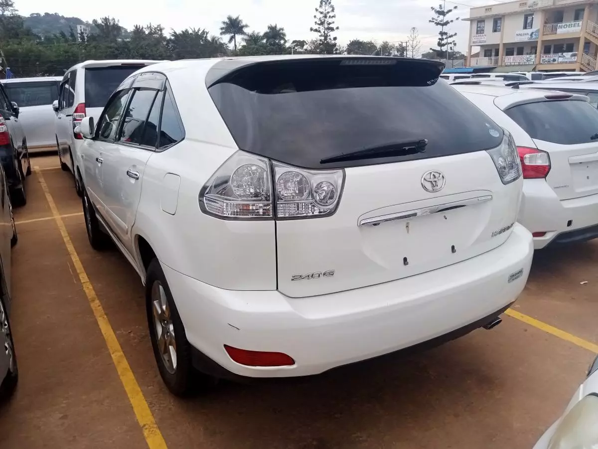 Toyota Harrier   - 2011