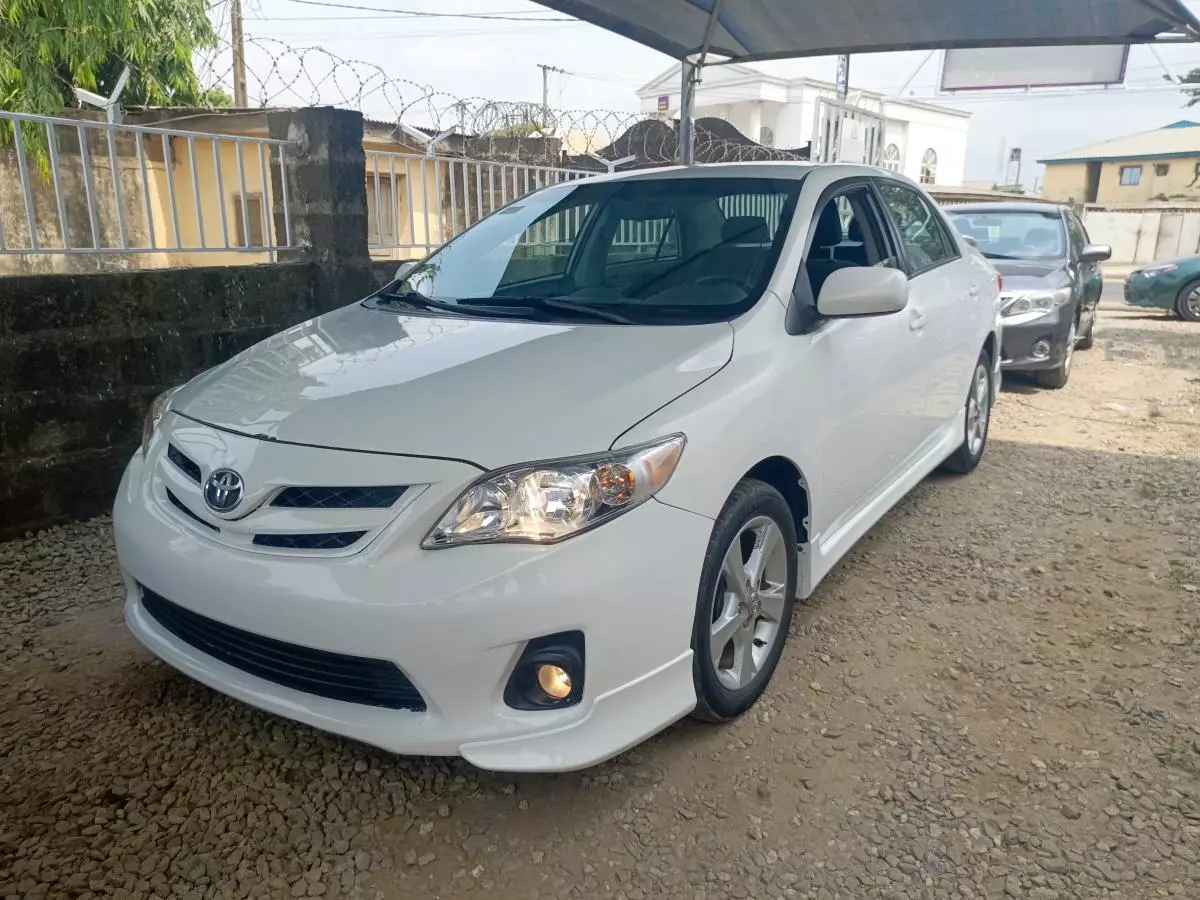 Toyota Corolla   - 2012