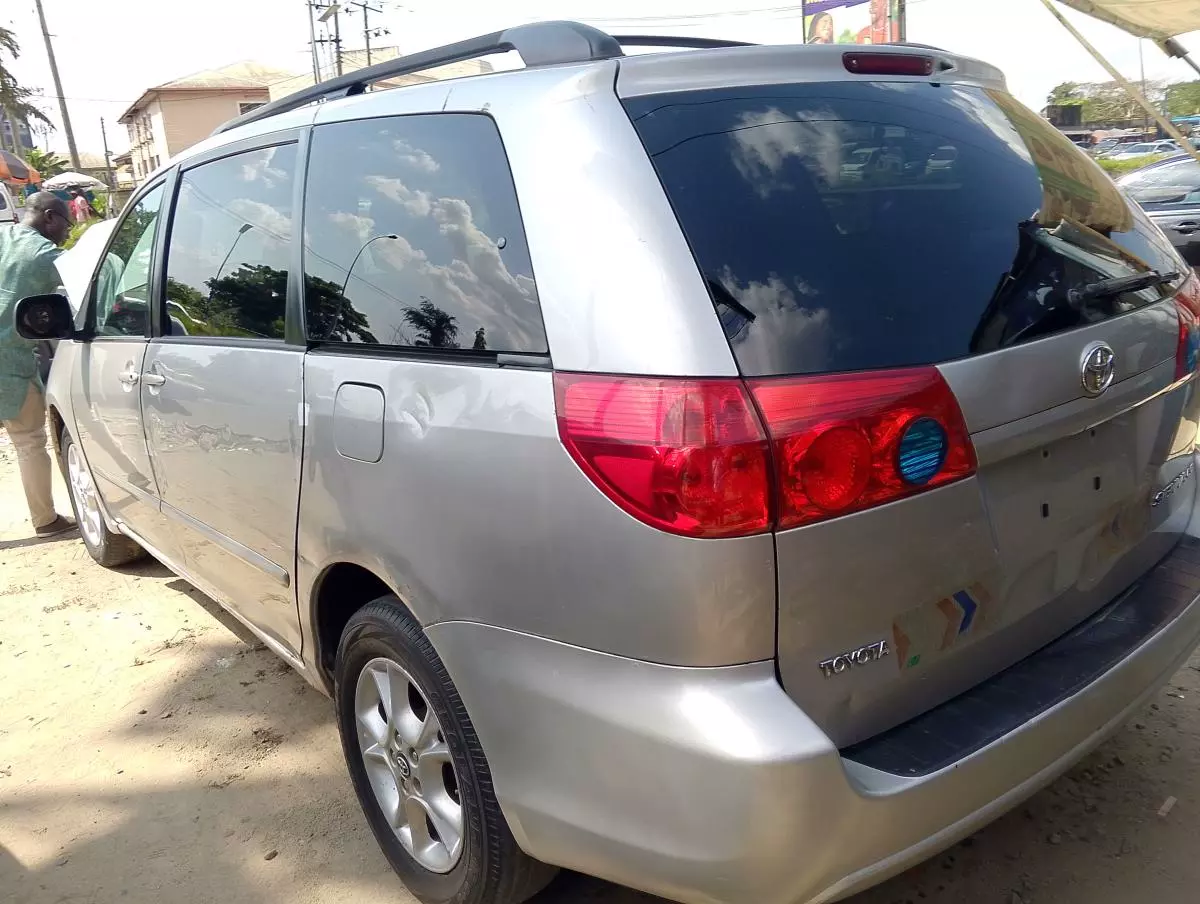 Toyota Sienna   - 2008