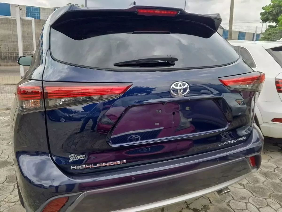 Toyota Highlander   - 2020