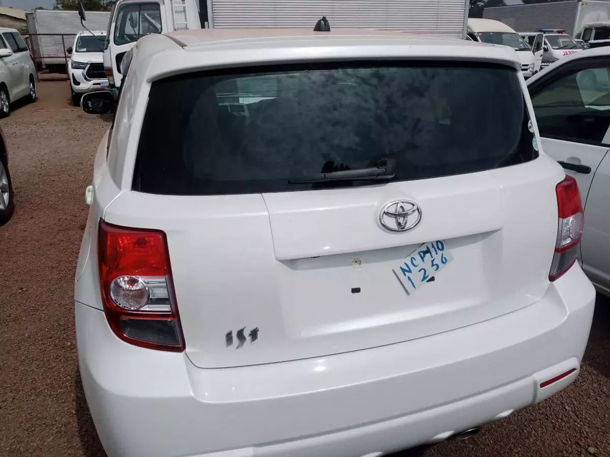 Toyota Ist  - 2009