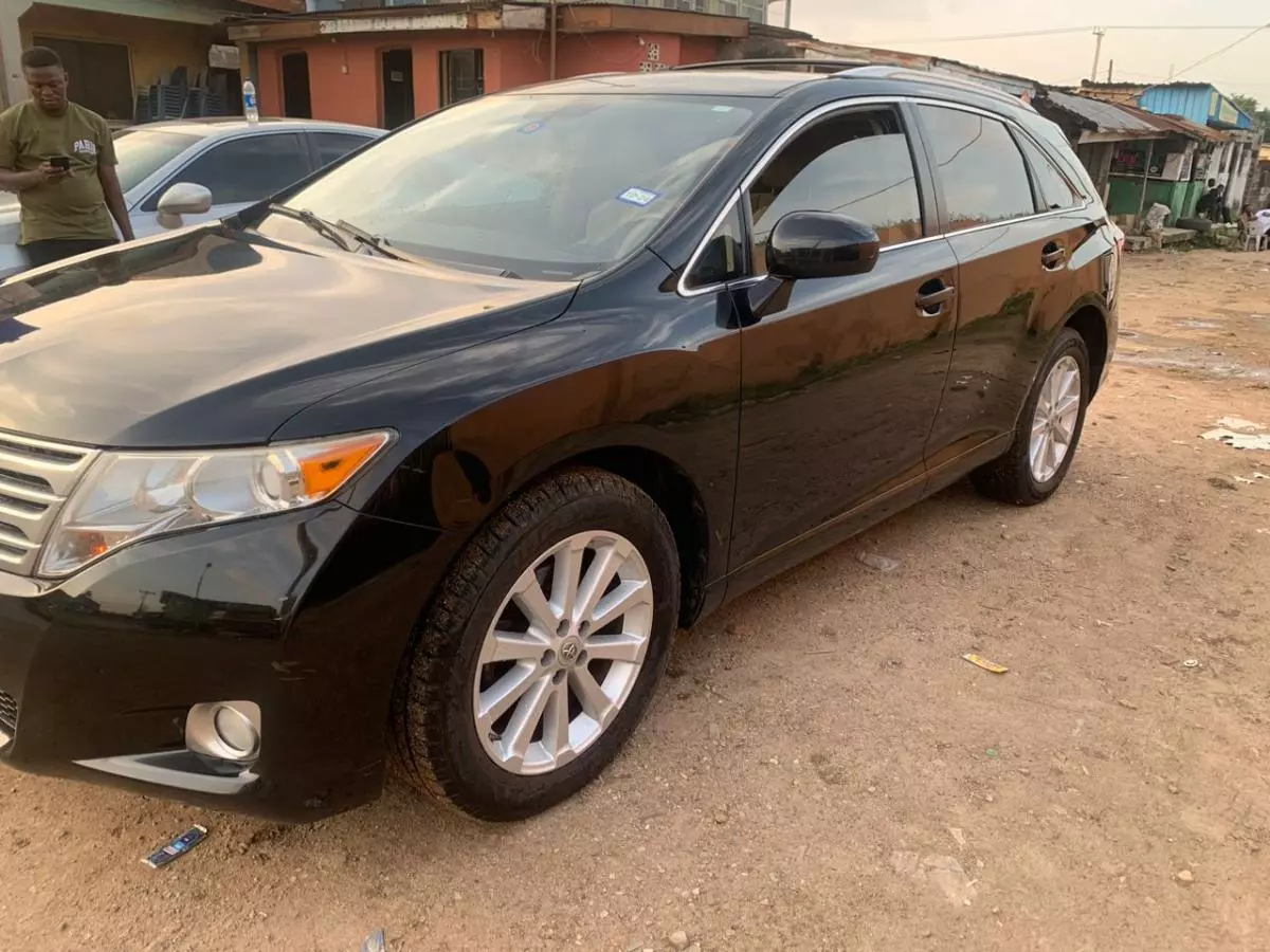 Toyota Venza   - 2011