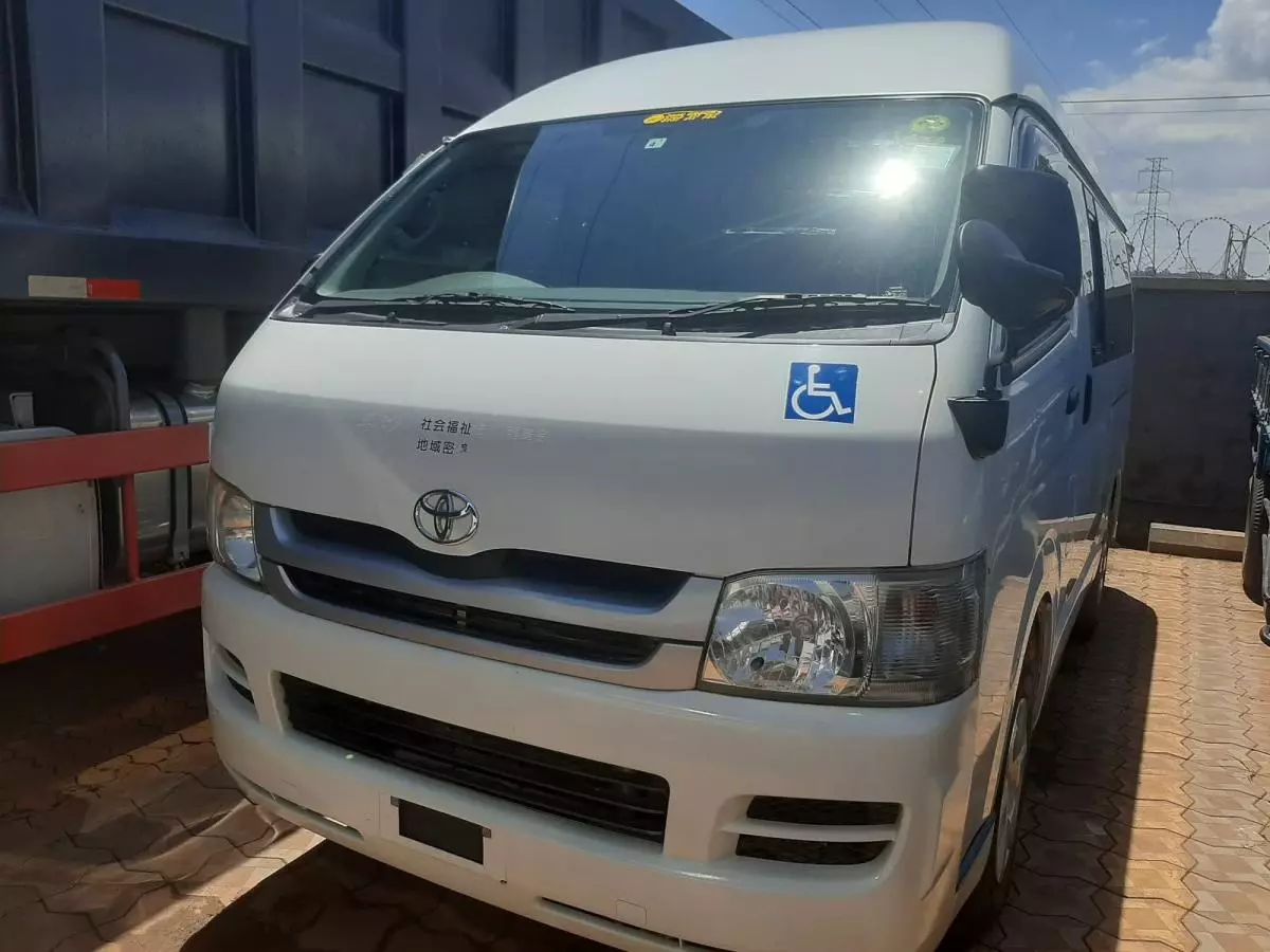 Toyota Hiace   - 2010