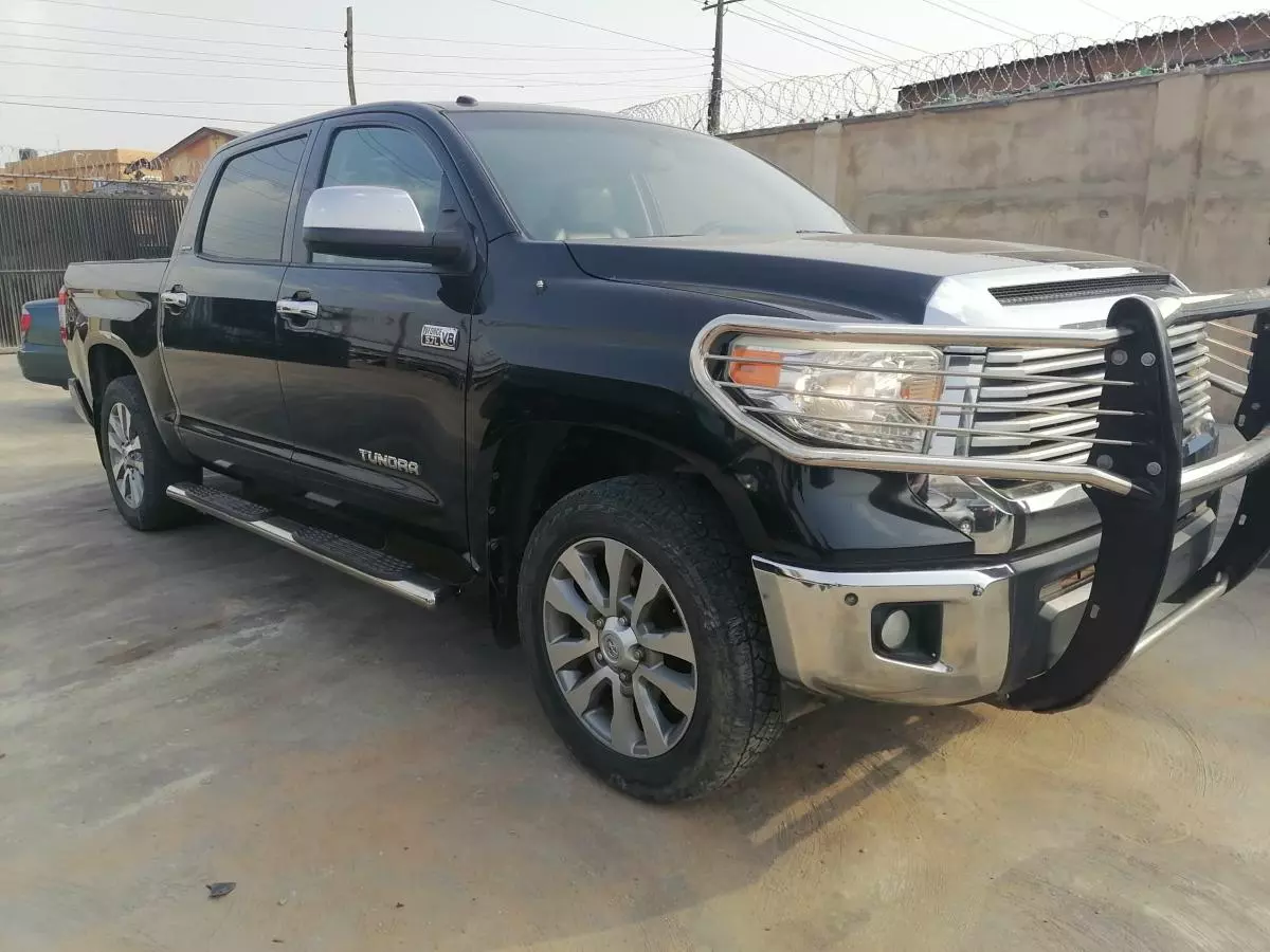 Toyota Tundra   - 2014