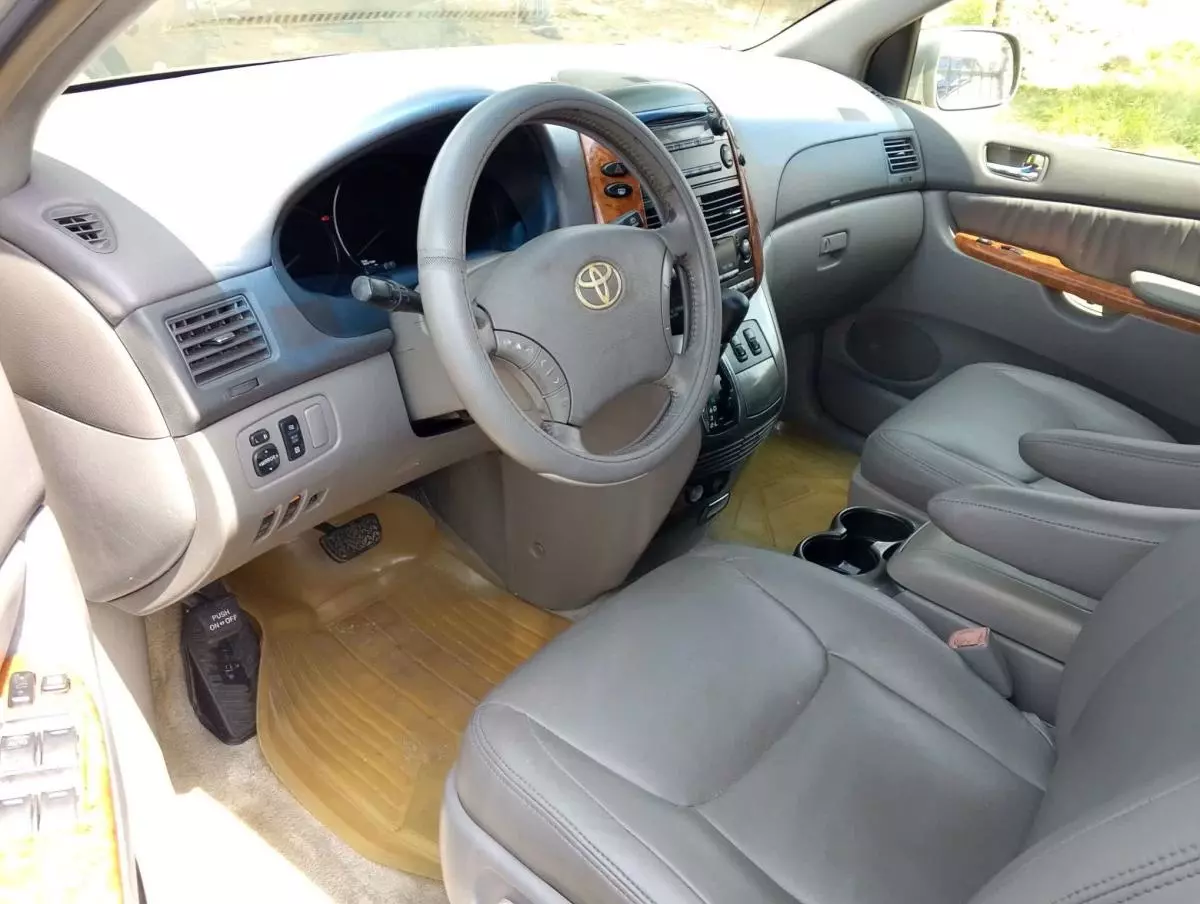 Toyota Sienna   - 2008