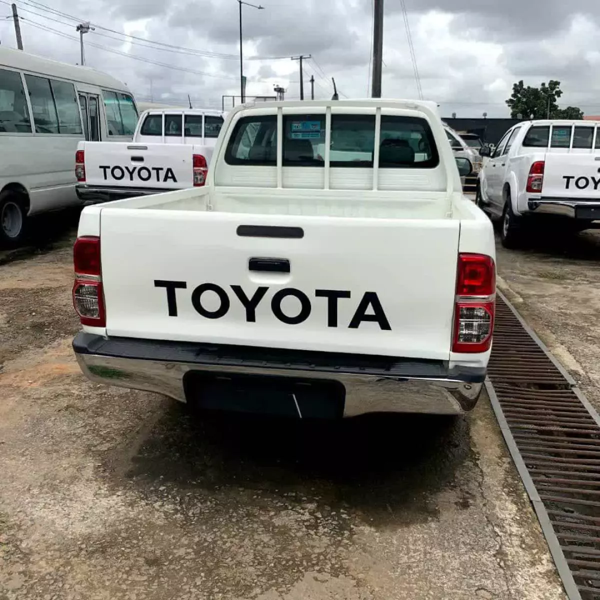 Toyota Hilux   - 2009