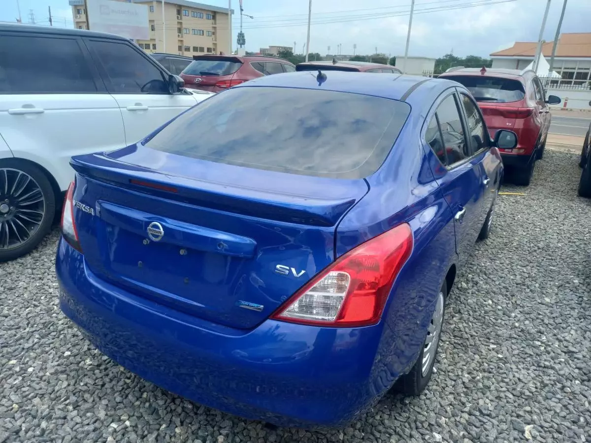 Nissan Versa   - 2014