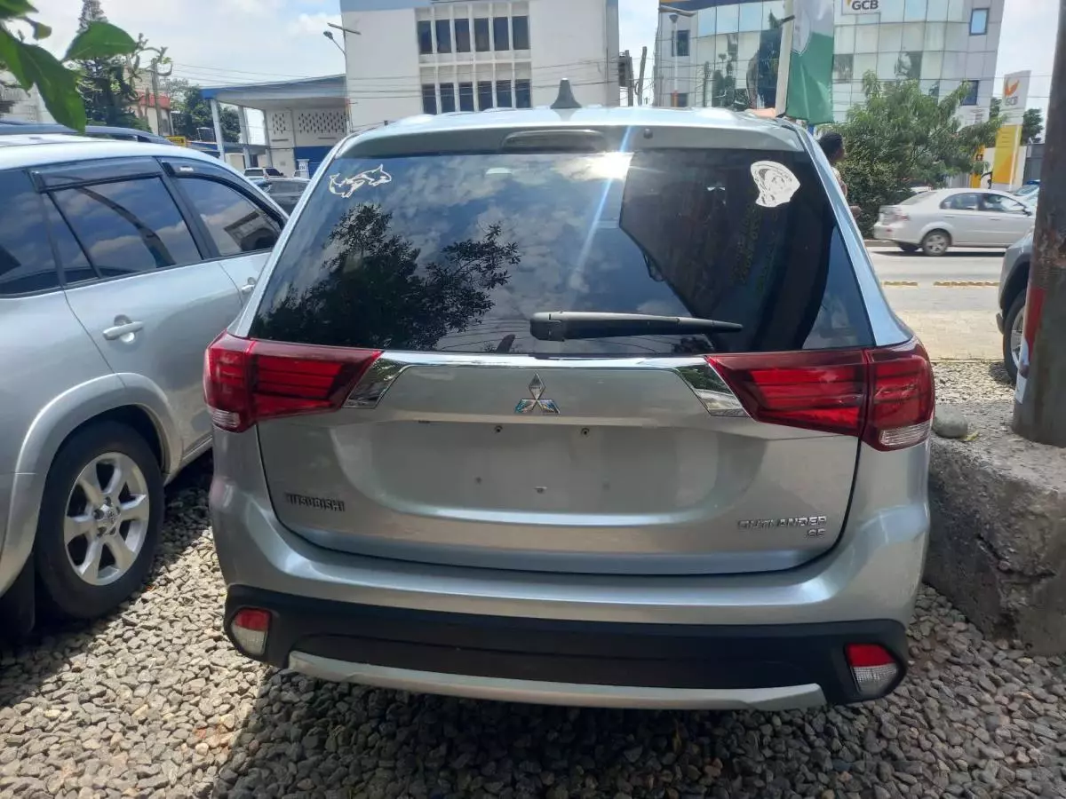 Mitsubishi OUTLANDER   - 2017