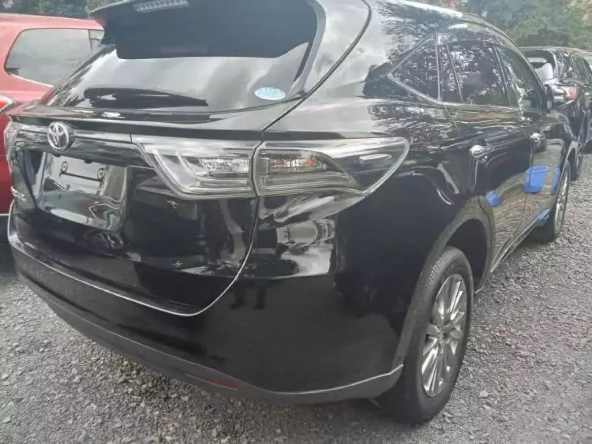 Toyota Harrier   - 2017