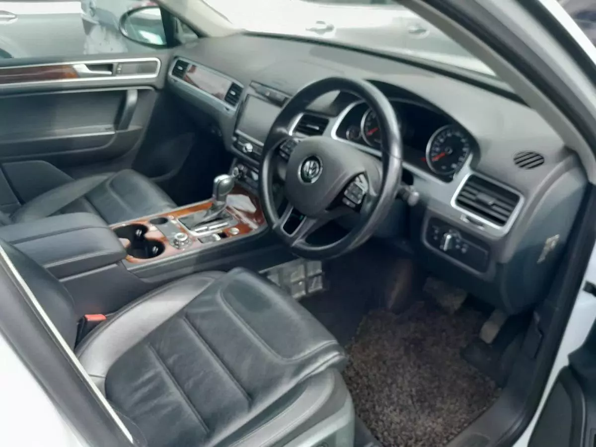 Volkswagen Touareg   - 2014