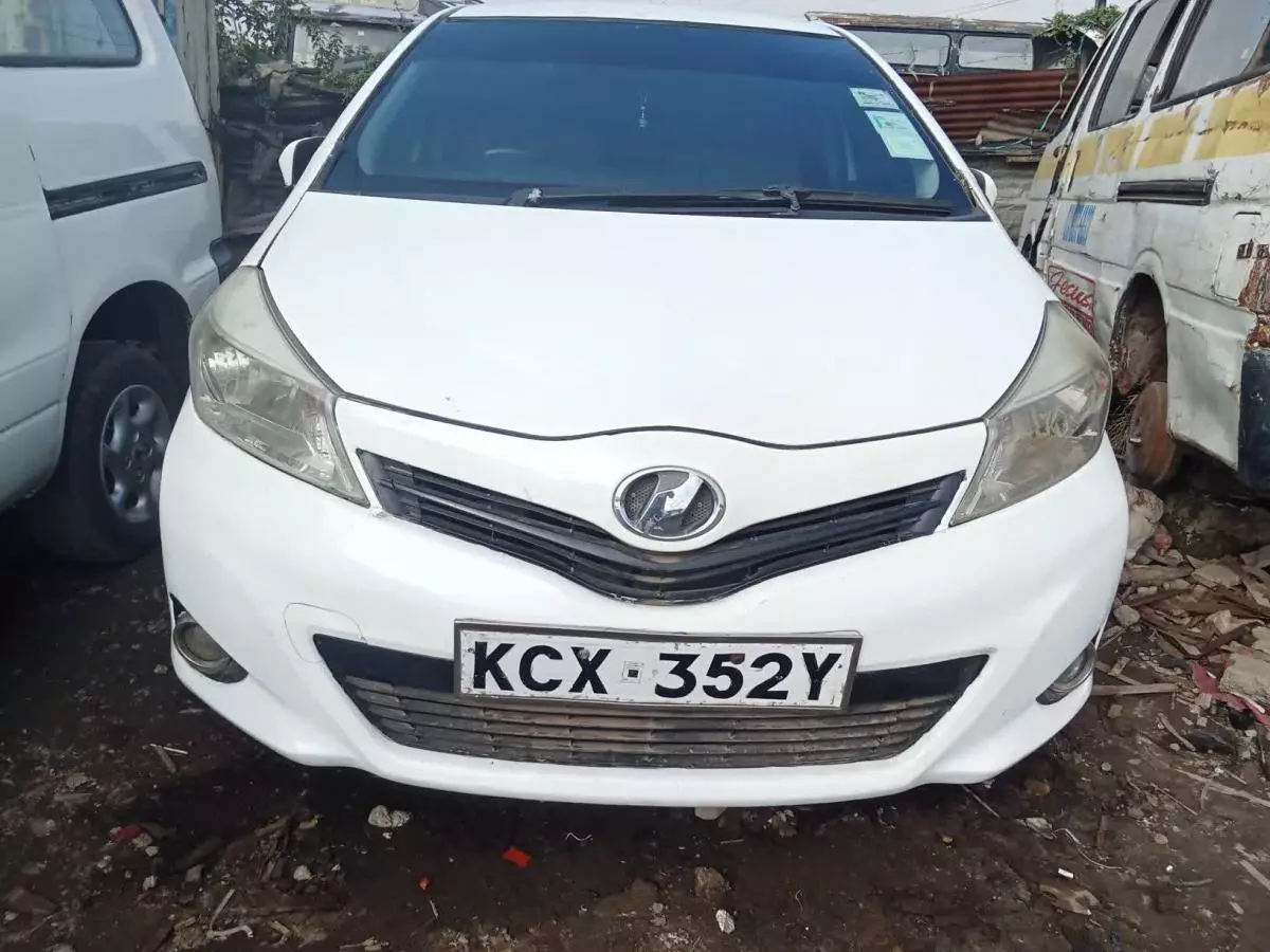 Toyota Vitz   - 2015