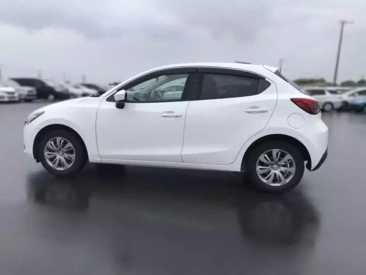 Mazda Demio   - 2015