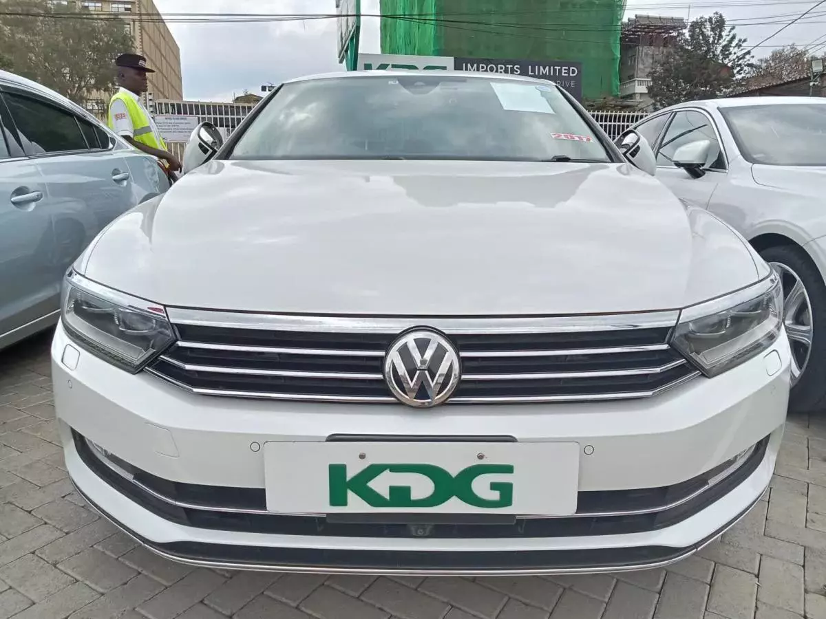 Volkswagen Passat   - 2017