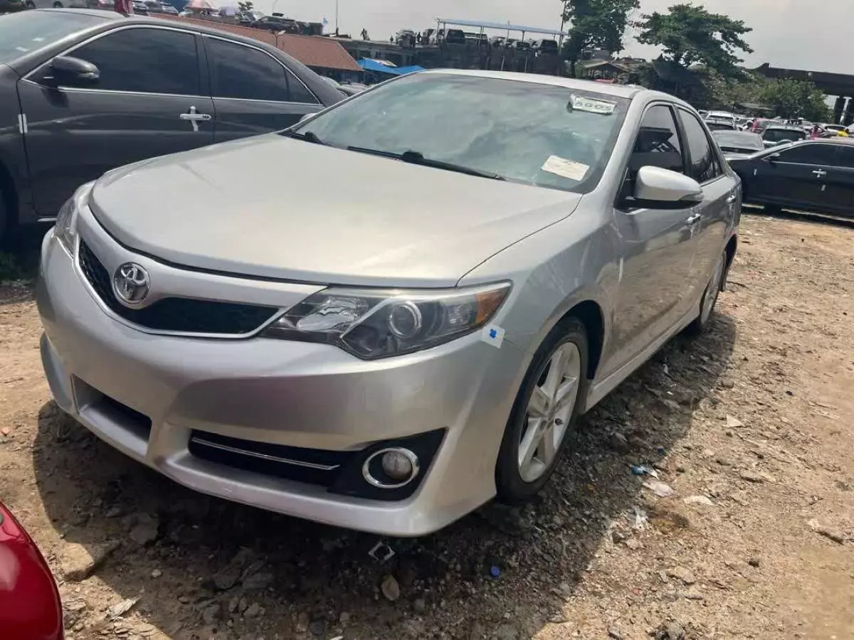 Toyota Camry   - 2012