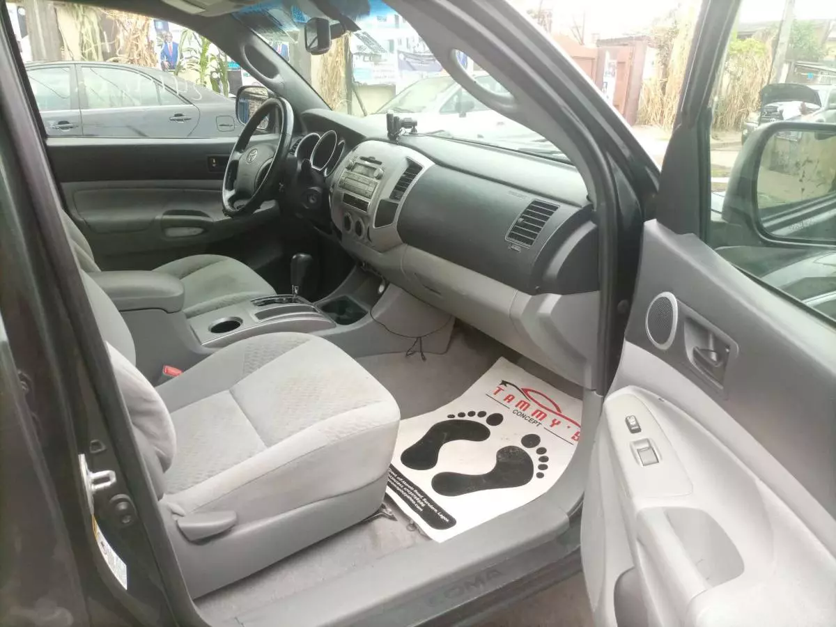 Toyota Tacoma - 2011