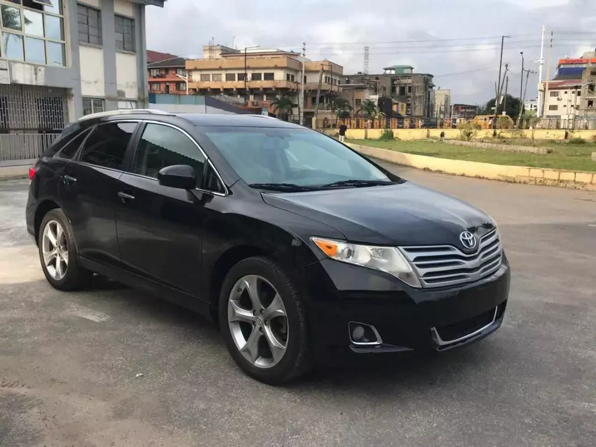 Toyota Venza   - 2011