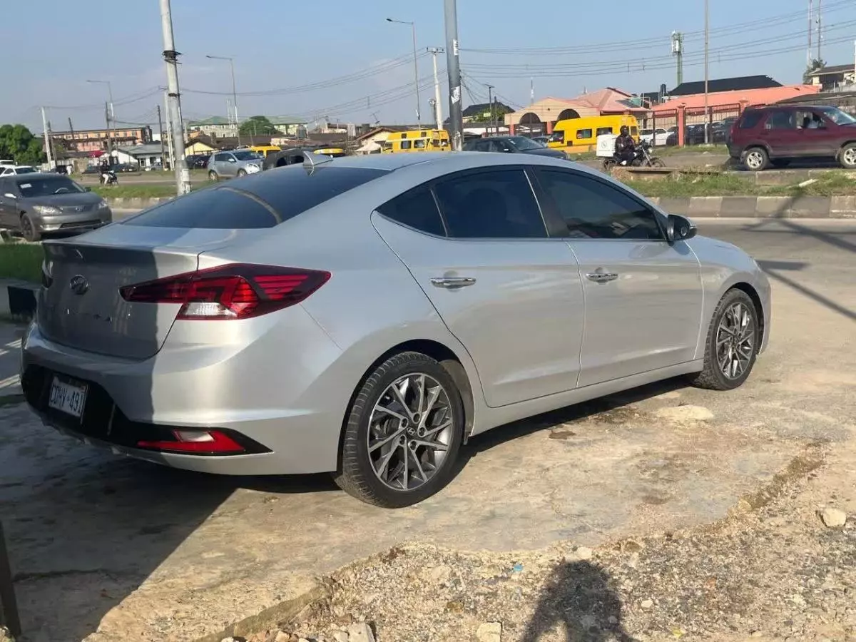 Hyundai Elantra   - 2019