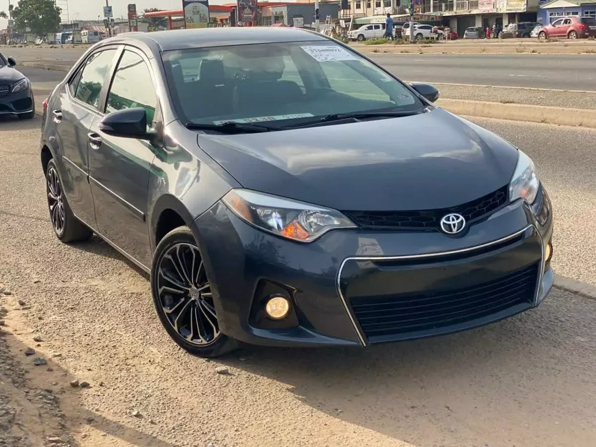 Toyota Corolla   - 2016