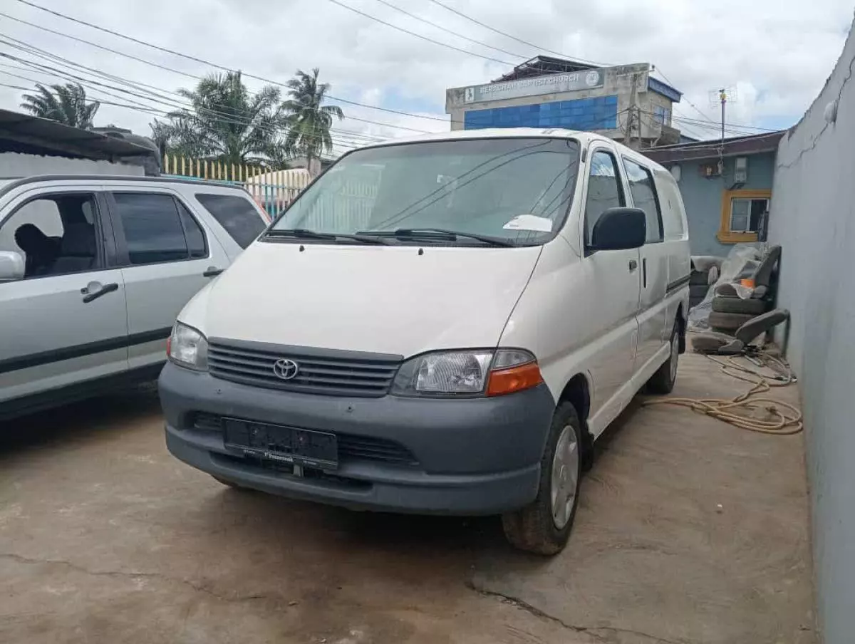 Toyota Hiace   - 2006