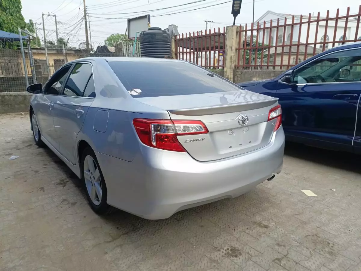 Toyota Camry   - 2012