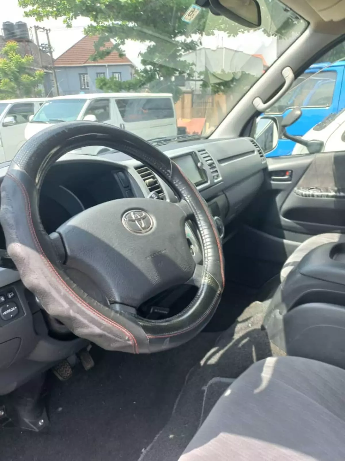 Toyota Hiace   - 2012