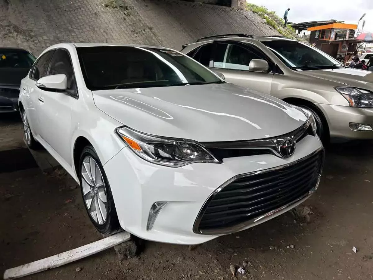 Toyota Avalon   - 2013