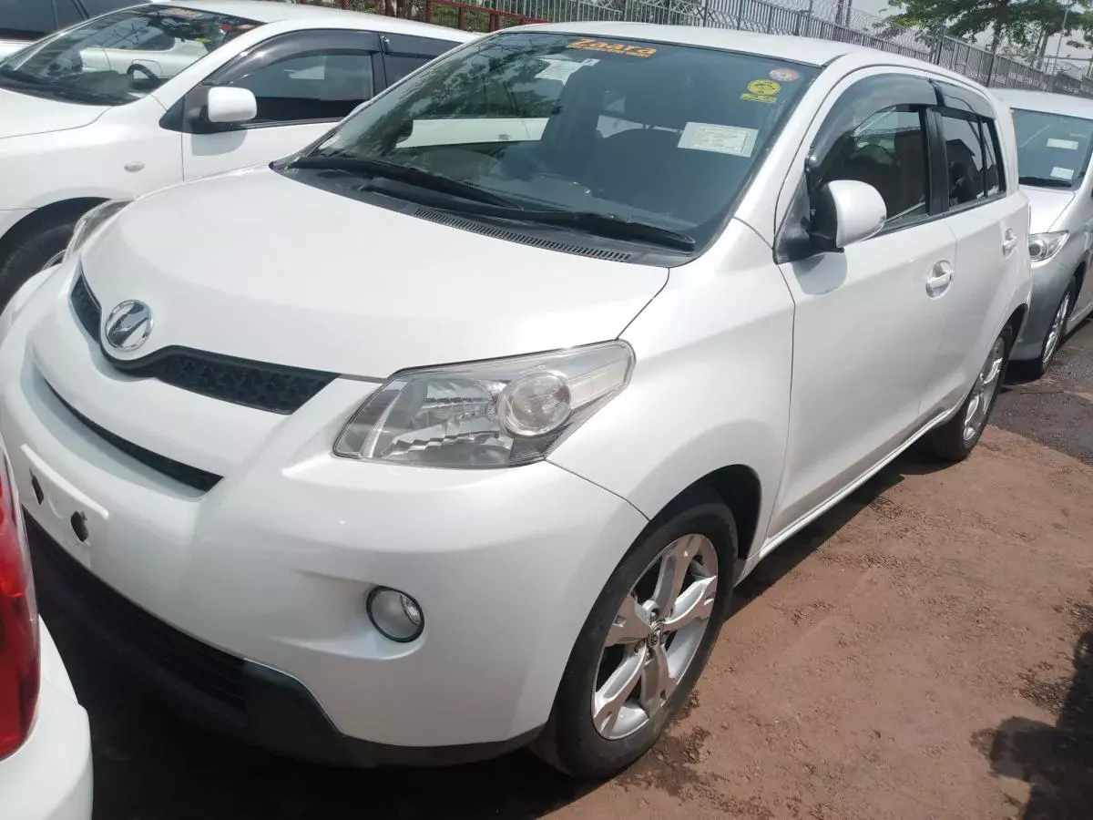 Toyota Ist  - 2008