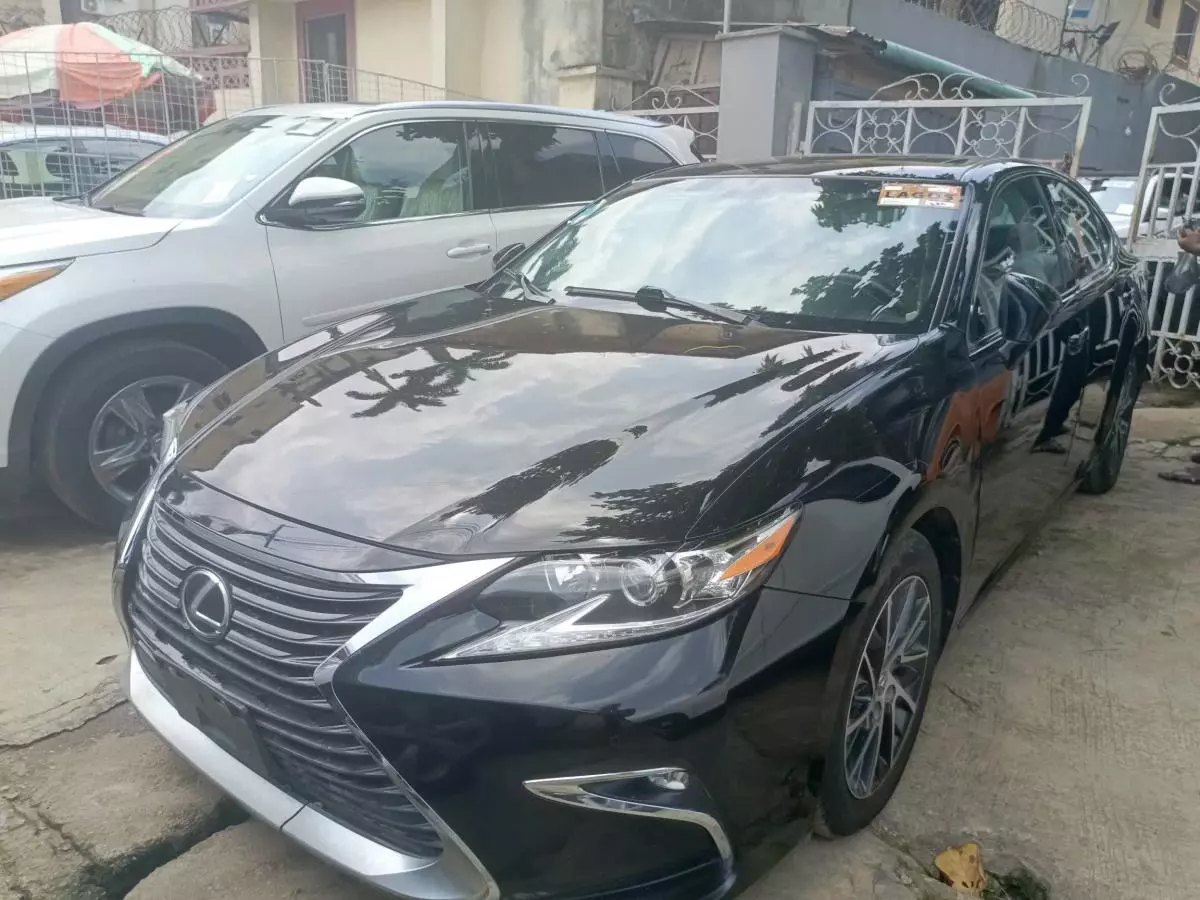 Lexus ES 350   - 2016