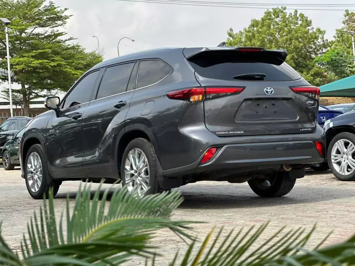 Toyota Highlander   - 2023