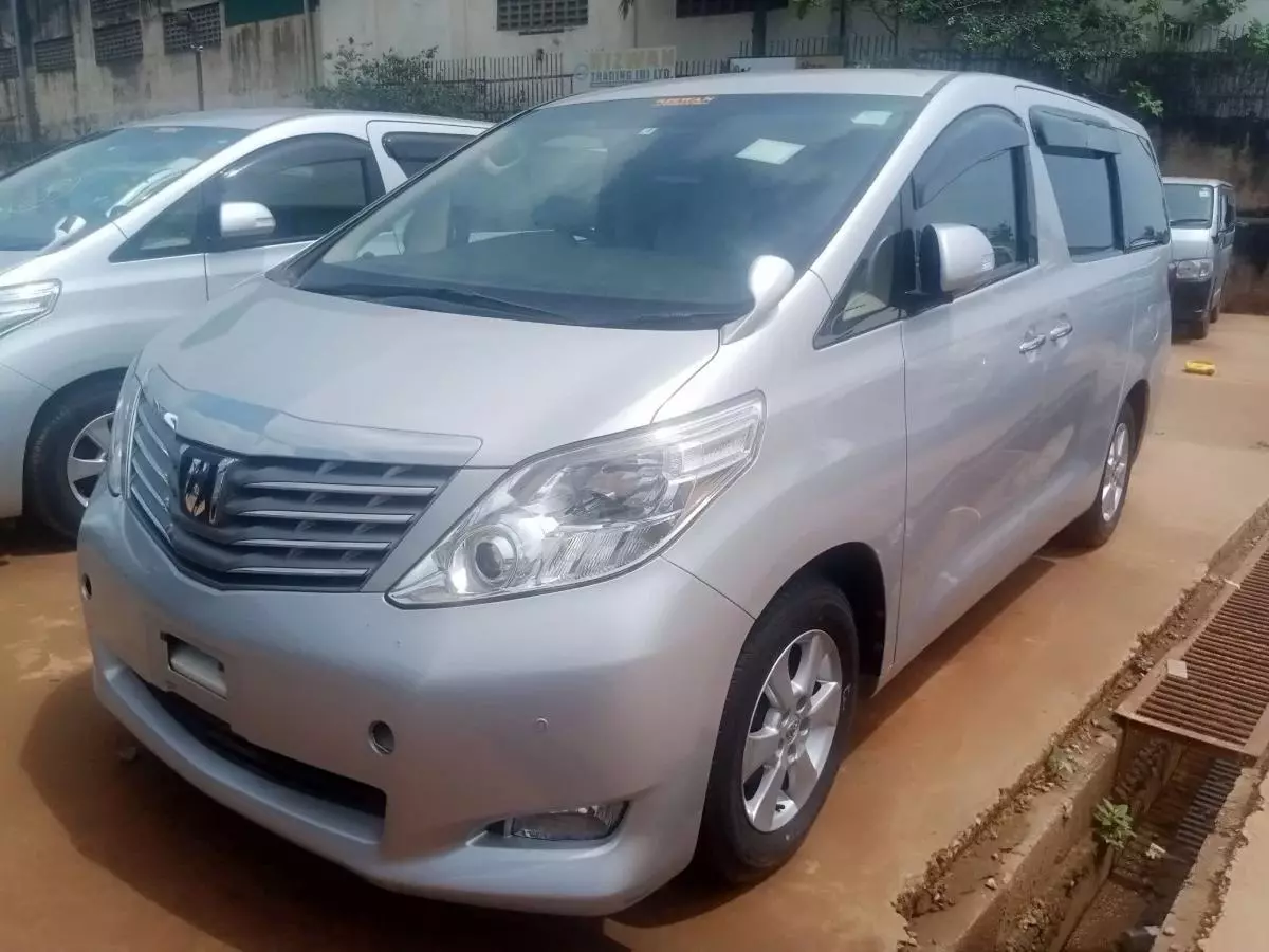 Toyota Alphard   - 2011