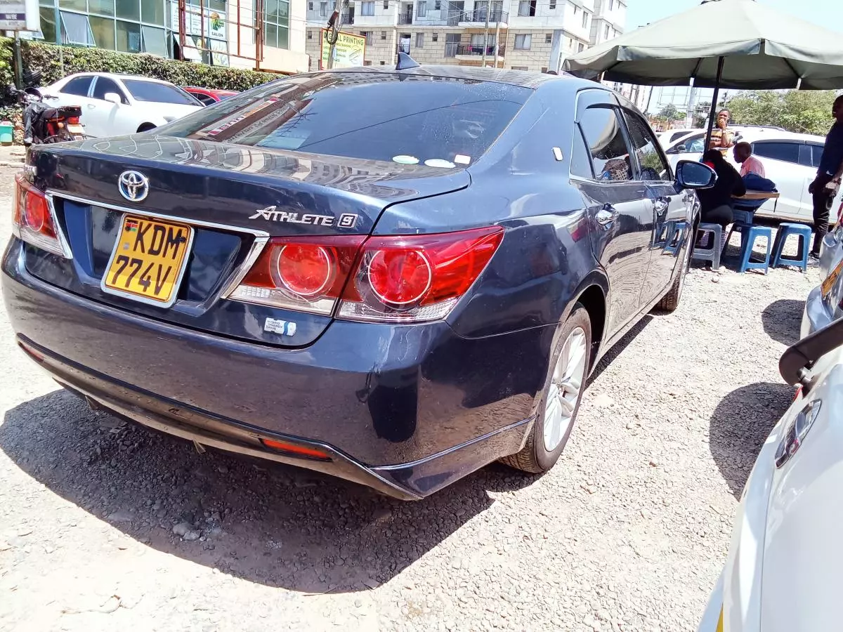 Toyota Crown Athlete G Hybrid   - 2016