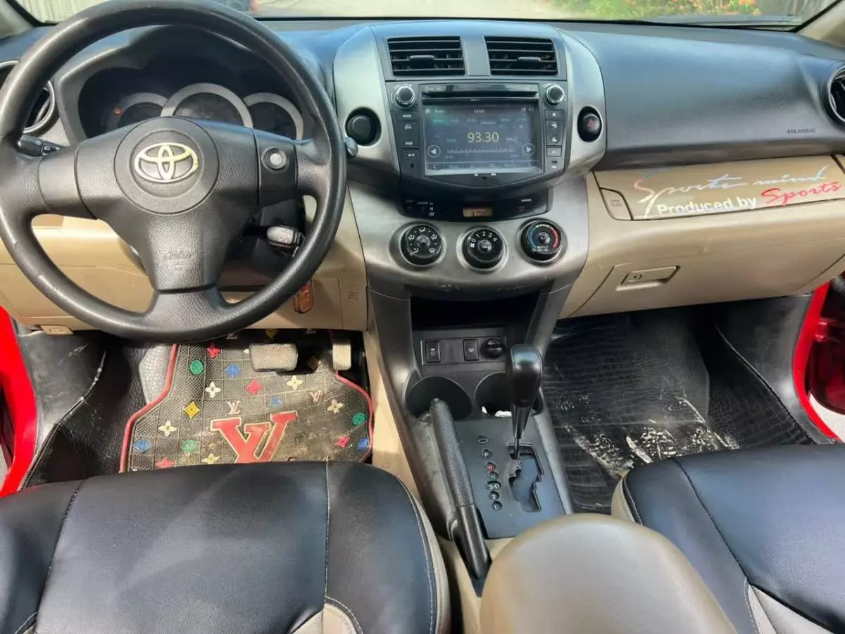 Toyota RAV 4   - 2010