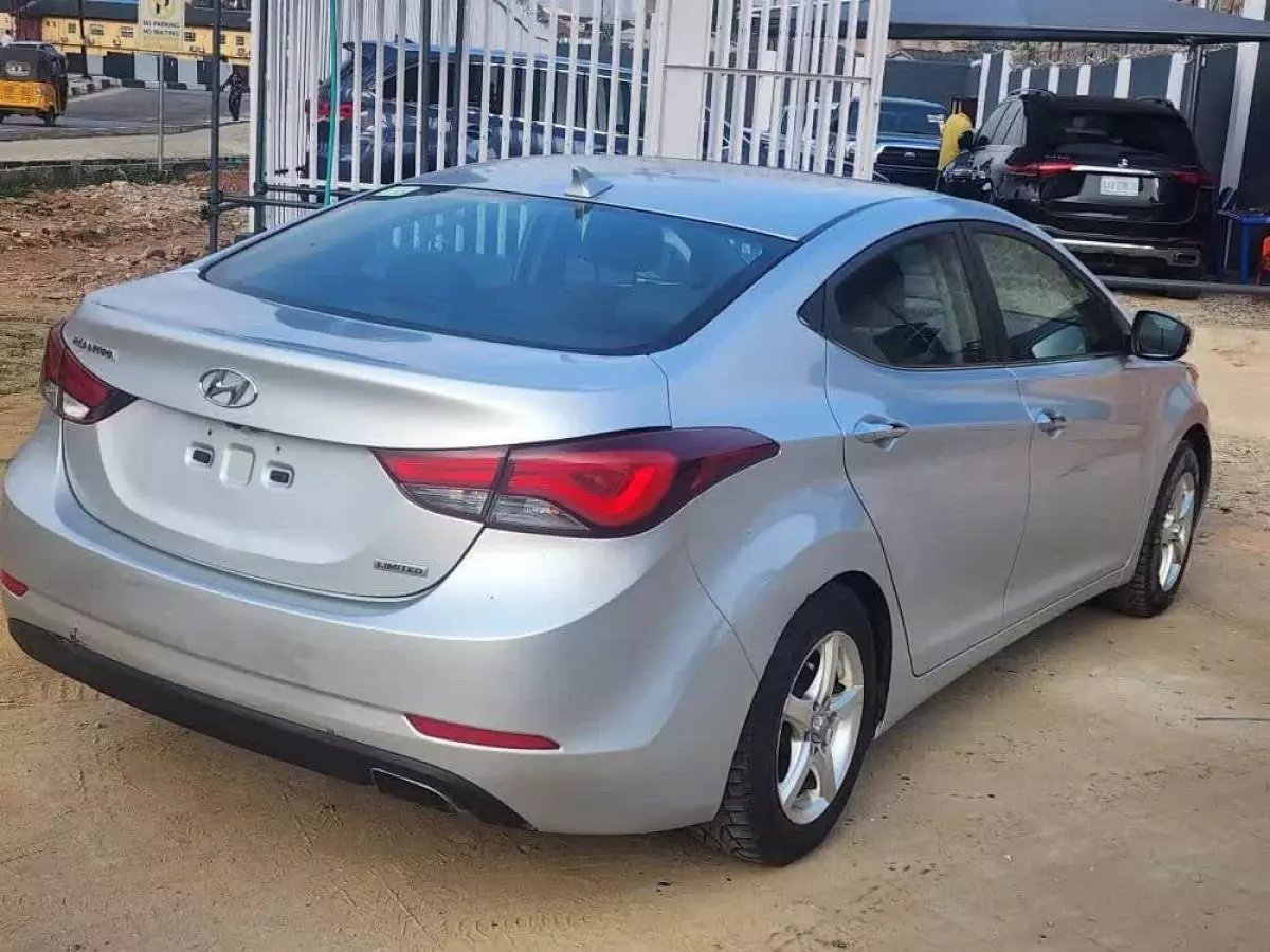 Hyundai Elantra   - 2014