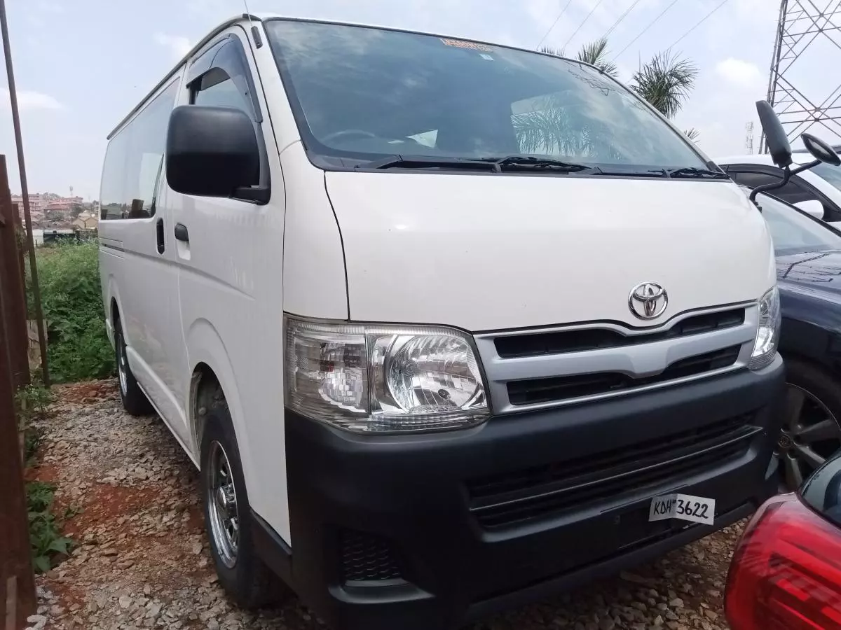 Toyota Hiace   - 2011