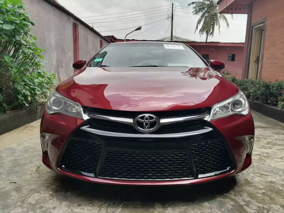 Toyota Camry   - 2016