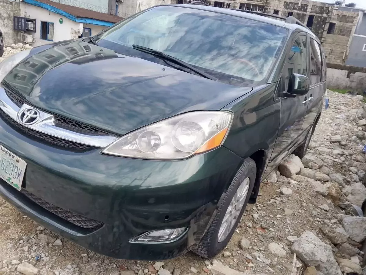 Toyota Sienna   - 2008