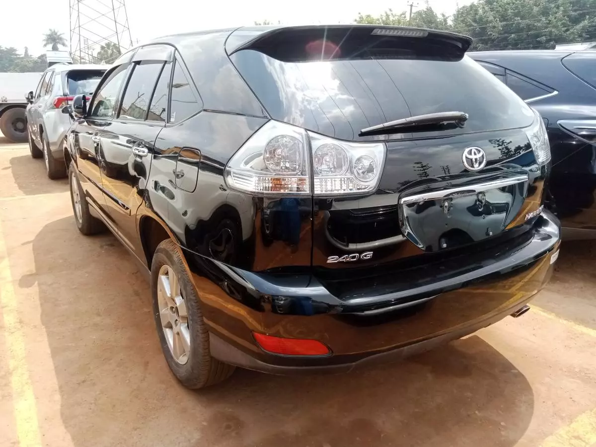 Toyota Harrier   - 2011