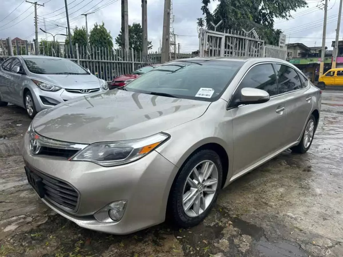 Toyota Avalon   - 2015