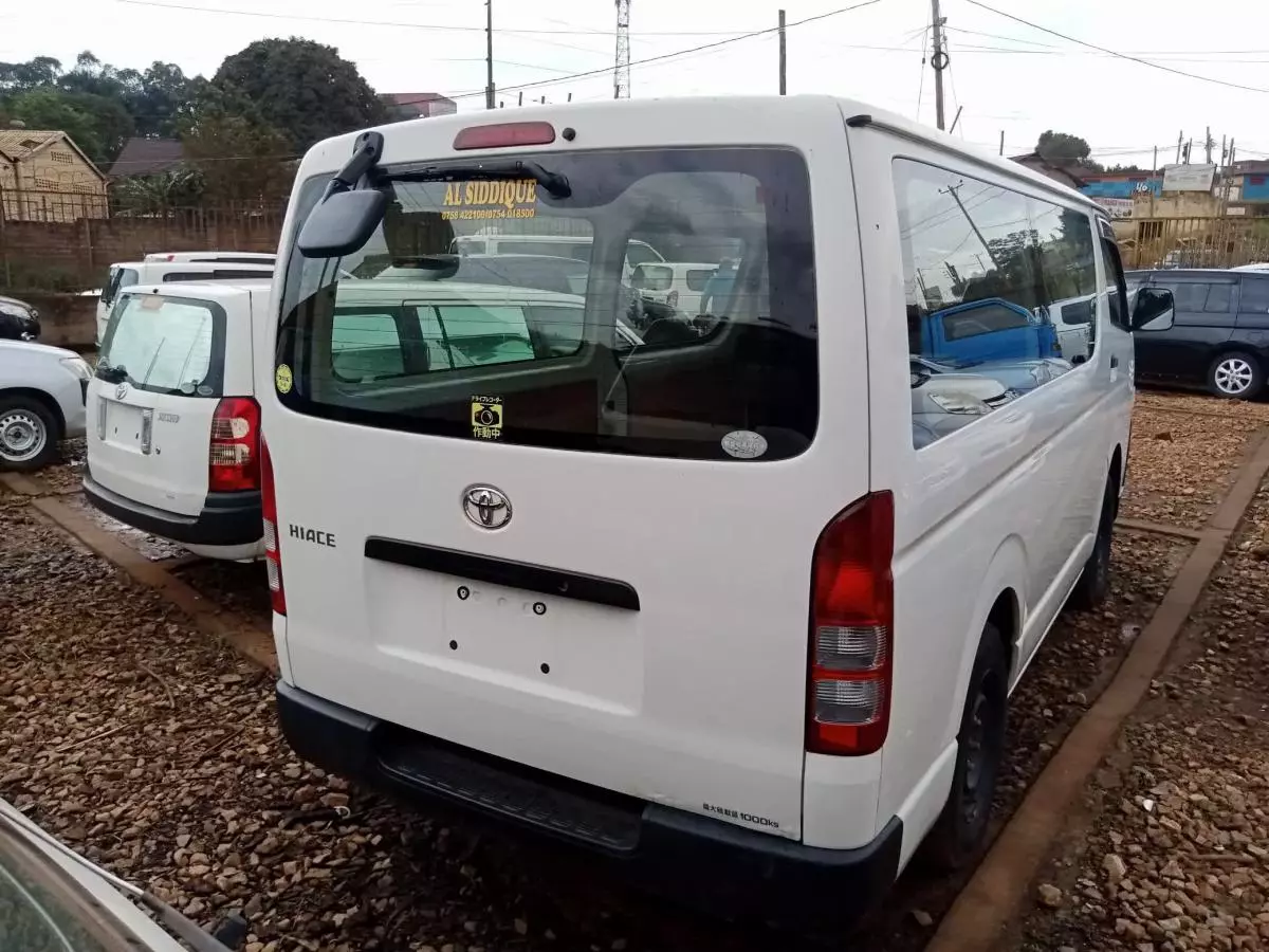 Toyota Hiace   - 2012