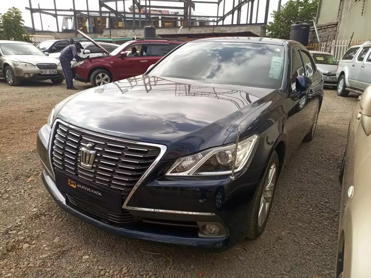 Toyota Crown Royal saloon  - 2014