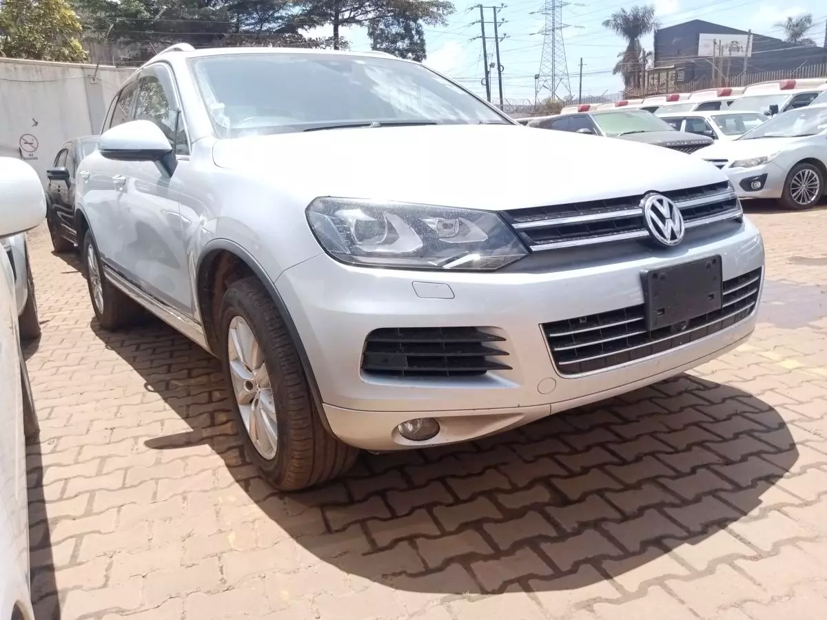 Volkswagen Touareg   - 2011