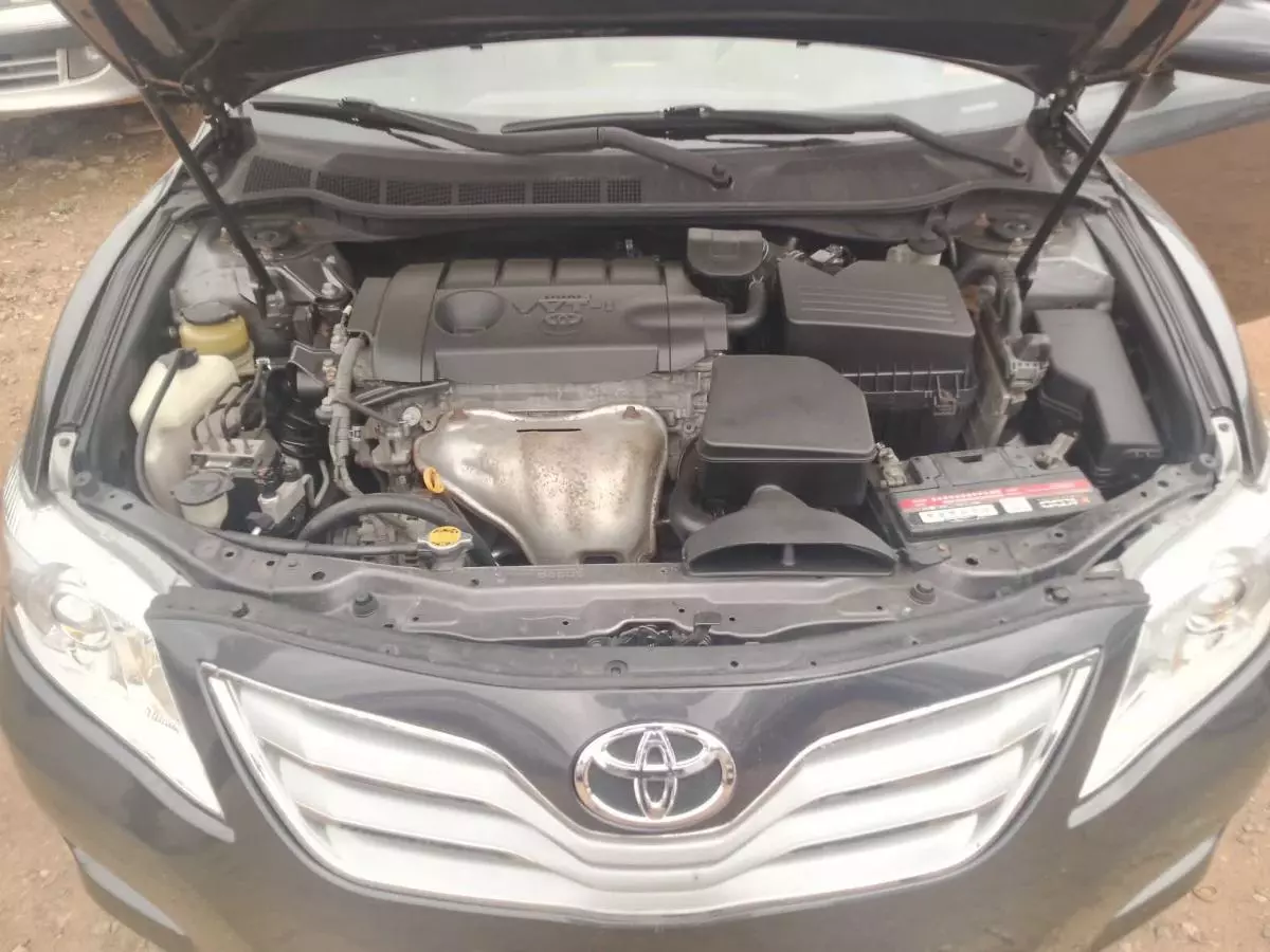 Toyota Camry   - 2010