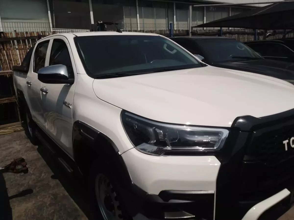 Toyota Hilux   - 2017