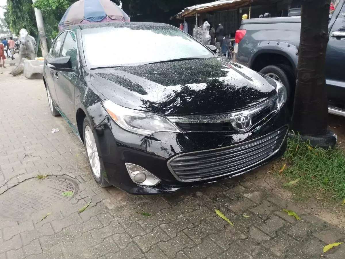 Toyota Avalon   - 2014