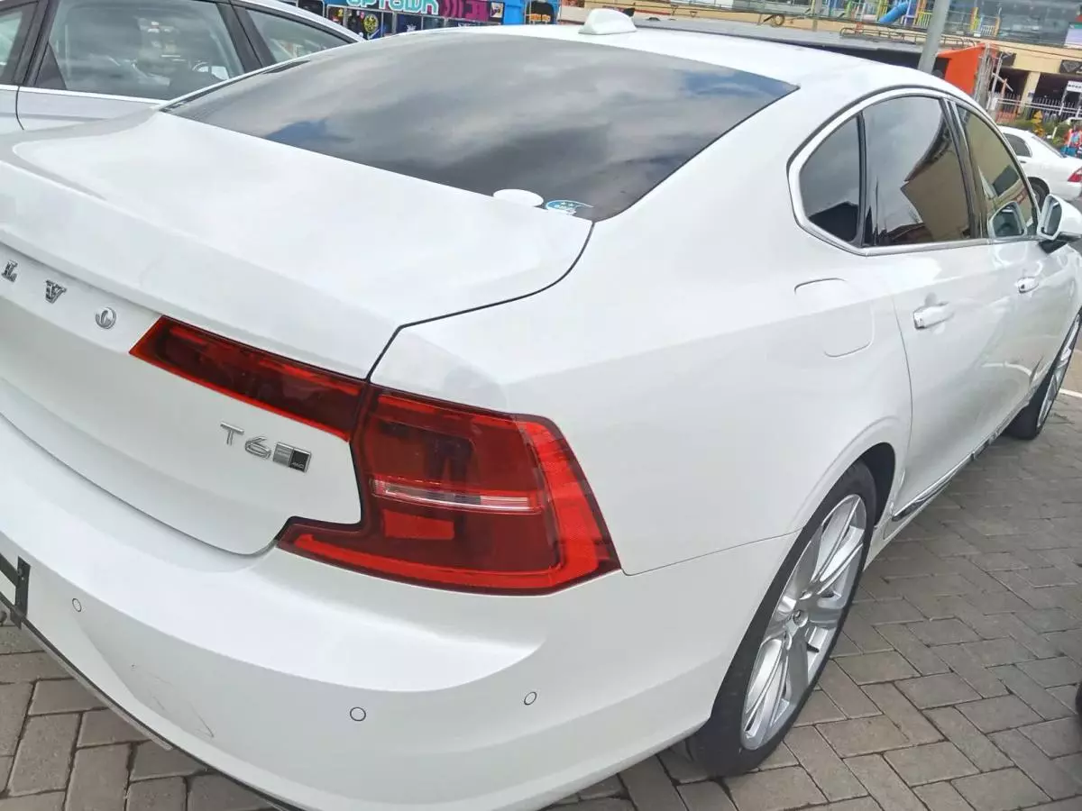 Volvo S90   - 2017