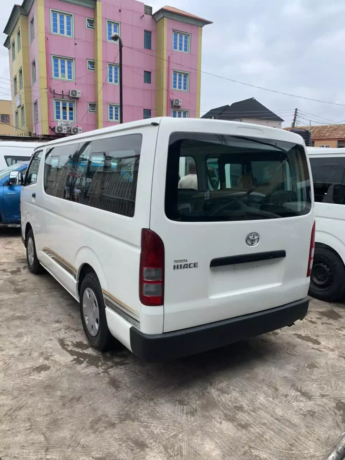 Toyota Hiace   - 2010