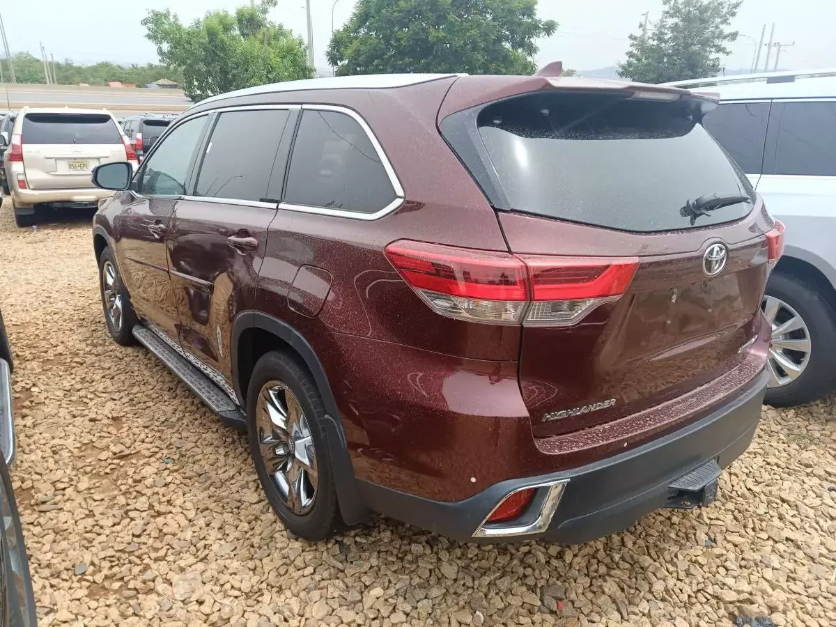 Toyota Highlander   - 2017